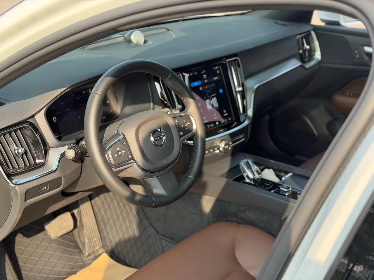 Volvo 2026 S60 48V 2.0T B4 Zhiyi Deluxe Edition Automatic Gear 4