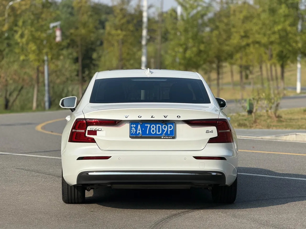 Volvo 2026 S60 48V 2.0T B4 Zhiyi Deluxe Edition Automatic Gear 8
