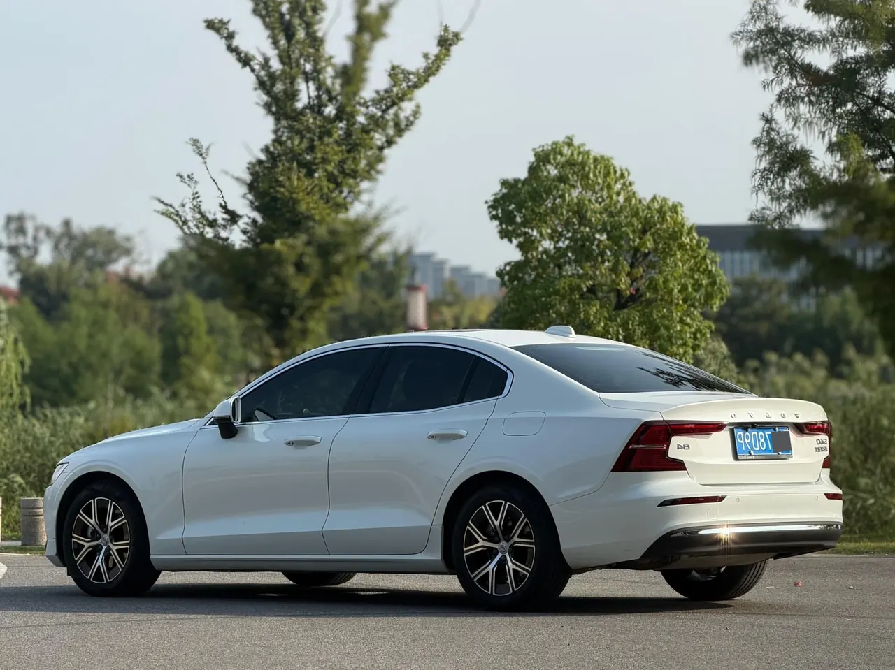Volvo 2026 S60 48V 2.0T B4 Zhiyi Deluxe Edition Automatic Gear 9