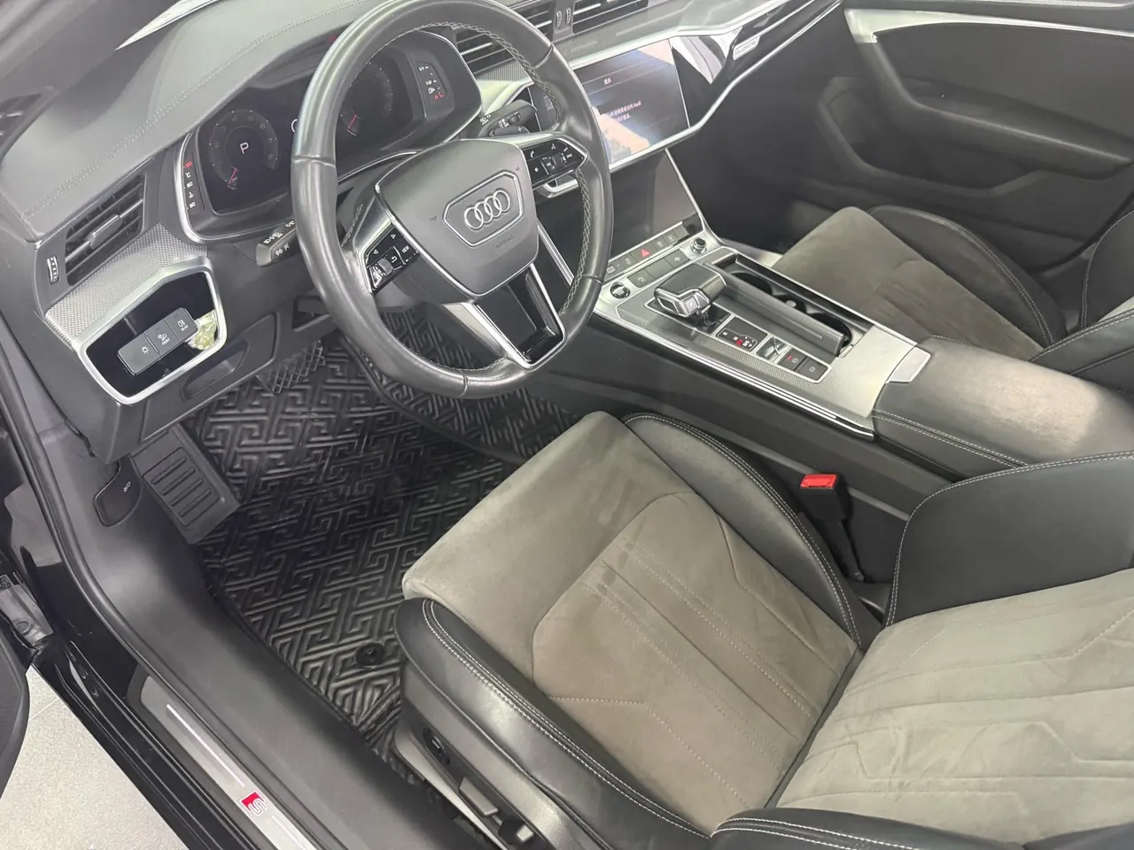 Audi 2022 A6L 2.0TFSI 45TFSI Quattro Selected Dynamic Automatic 4