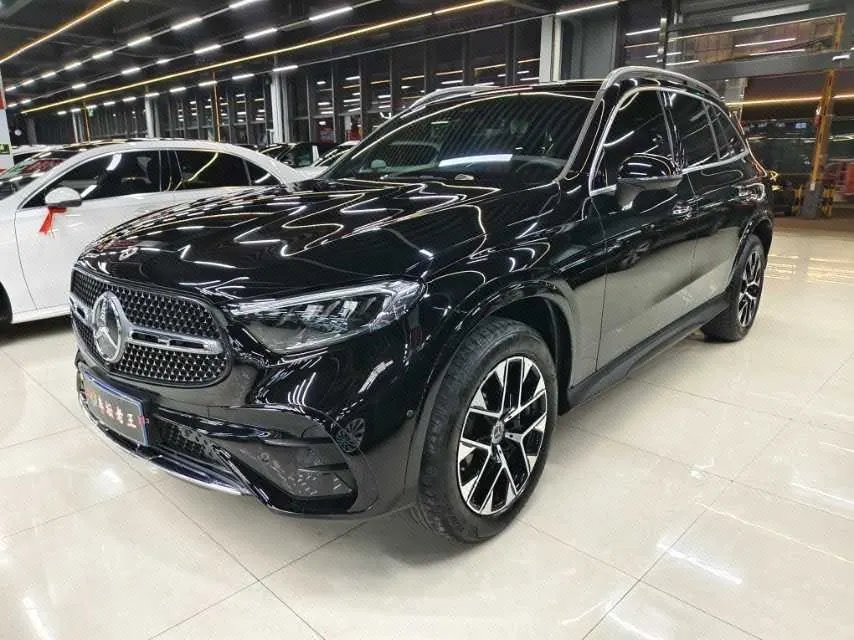 Открыть галерею: Mercedes Benz 2024 GLC 260 L 4MATIC 48V 2.0T Luxury 5-seat Automatic Gear