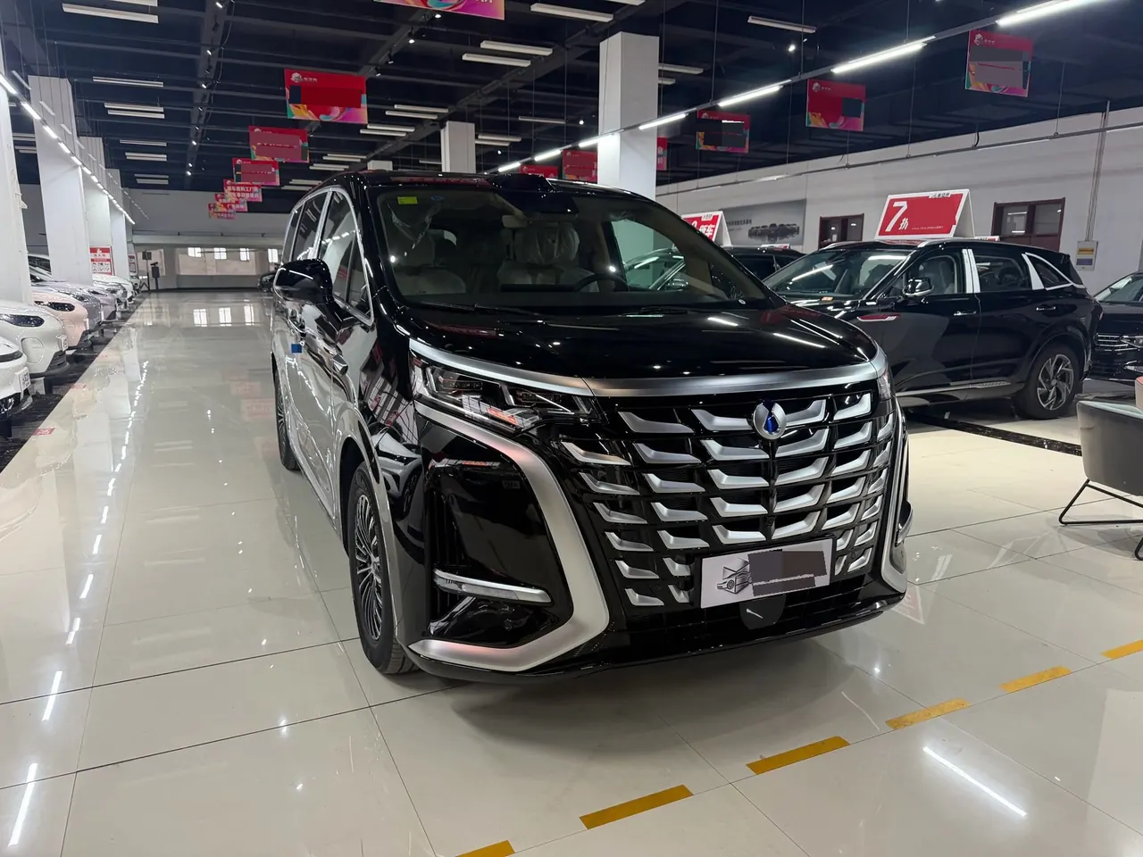 Denza 2026 Denza D9 DM-i 1.5T stepless four-wheel drive flash charging luxury automatic gear 3