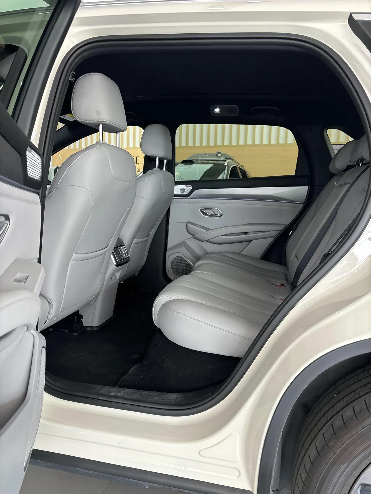 BYD 2026 Song Ultra EV 710KM Exceed Automatic Transmission 12