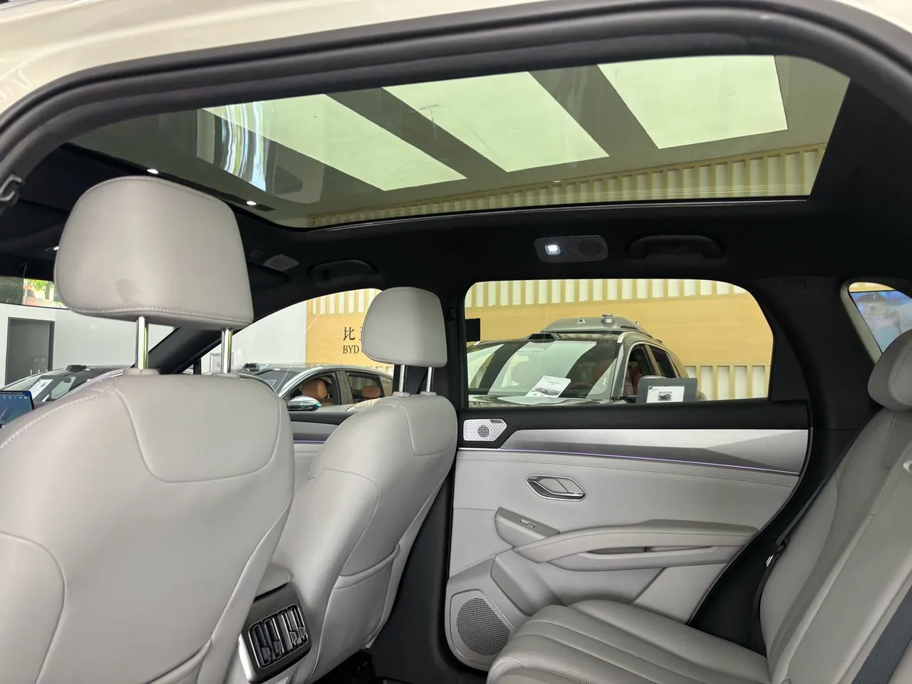 BYD 2026 Song Ultra EV 710KM Exceed Automatic Transmission 16