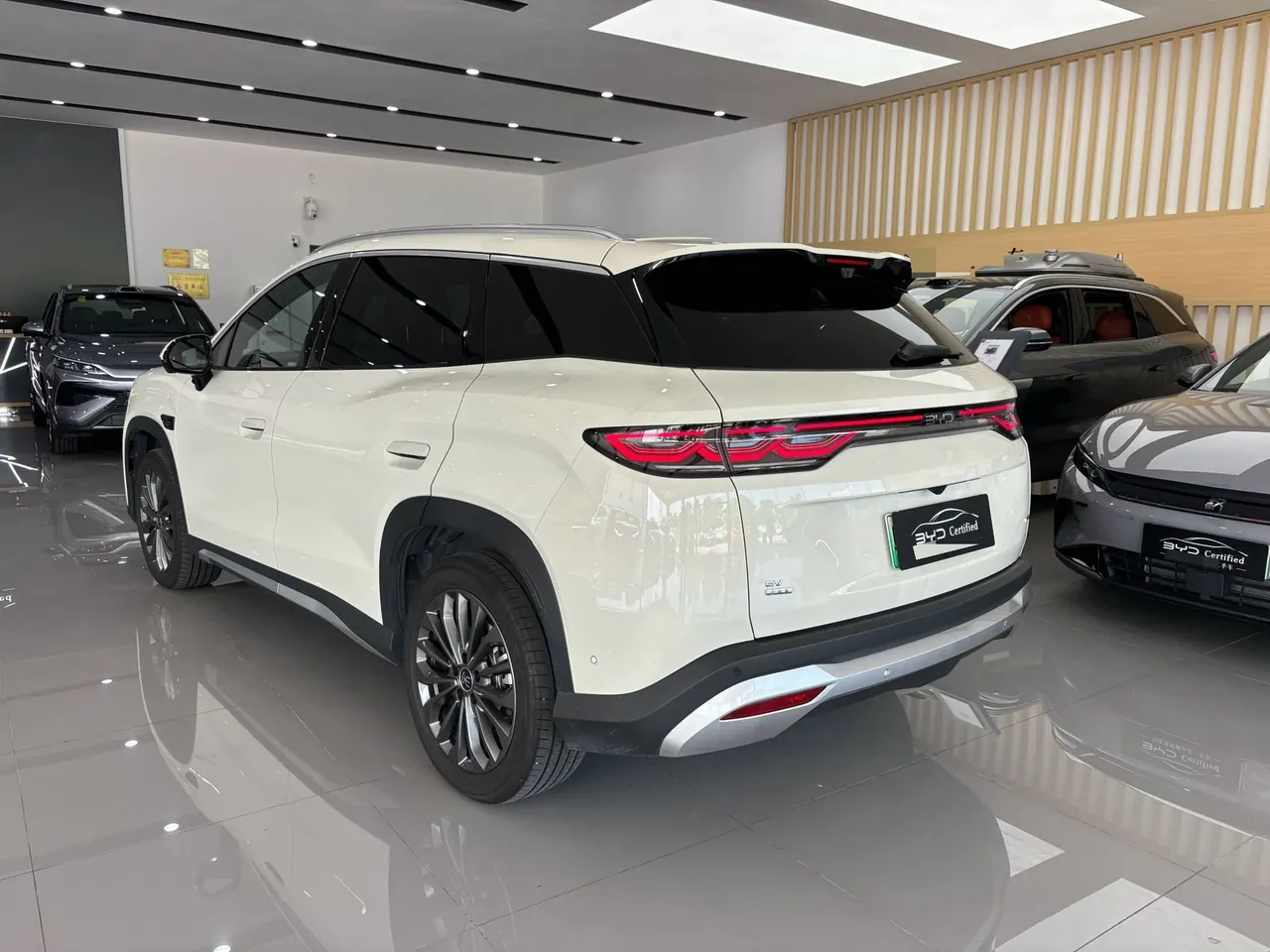 BYD 2026 Song Ultra EV 710KM Exceed Automatic Transmission 4