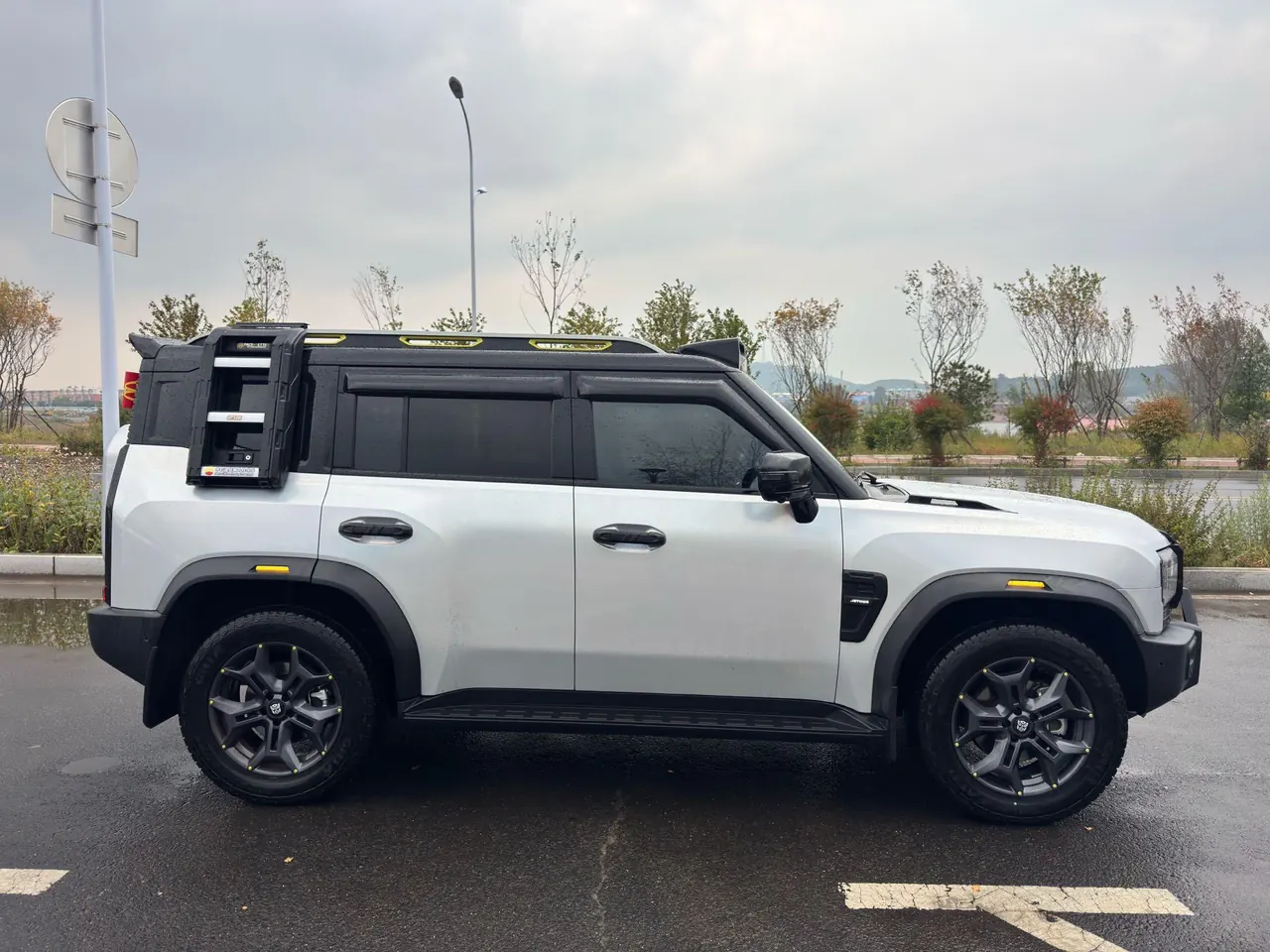 Jetour 2024 Traveler 2.0T Four-Wheel-Drive Cross-Country PRO Entertainment Version Automatic Transmission 3