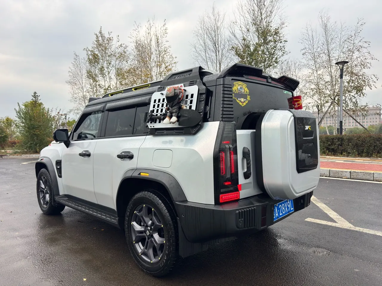 Jetour 2024 Traveler 2.0T Four-Wheel-Drive Cross-Country PRO Entertainment Version Automatic Transmission 5