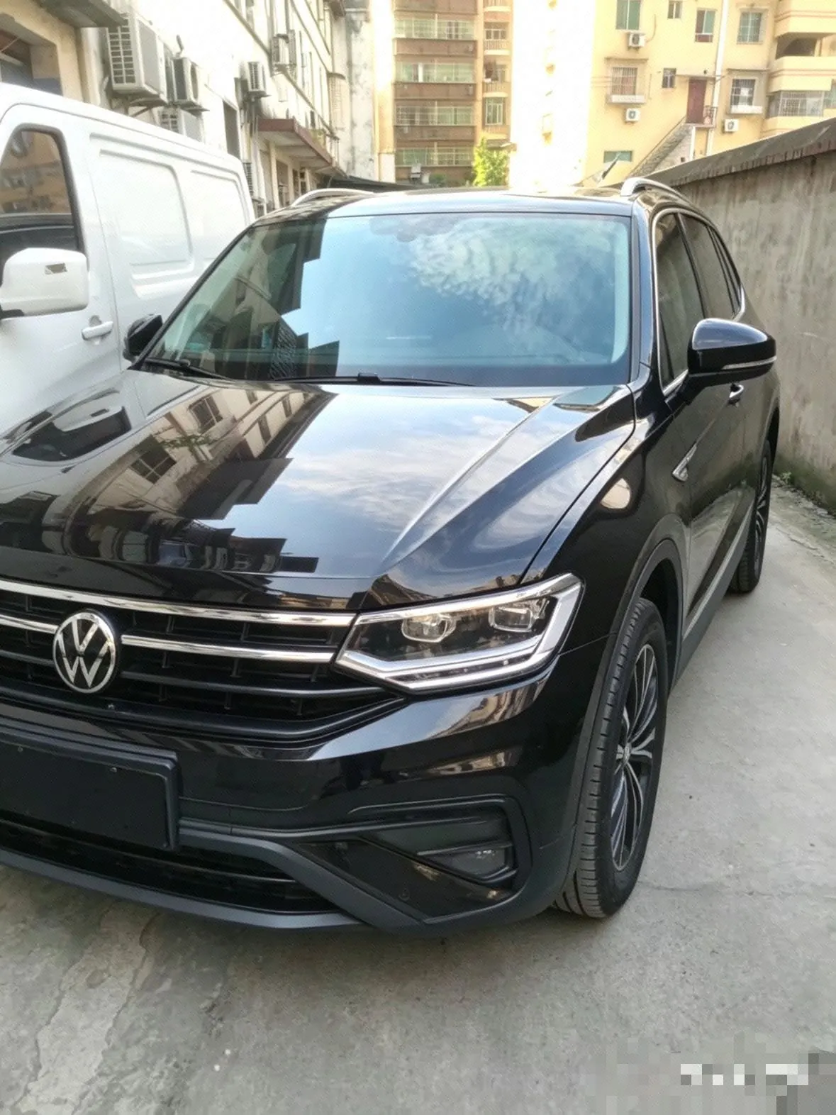 打开图片灯箱:Volkswagen 2024 Tiguan L 1.5TSI 300TSI Two‑Wheel‑Drive Longteng Edition Automatic Transmission