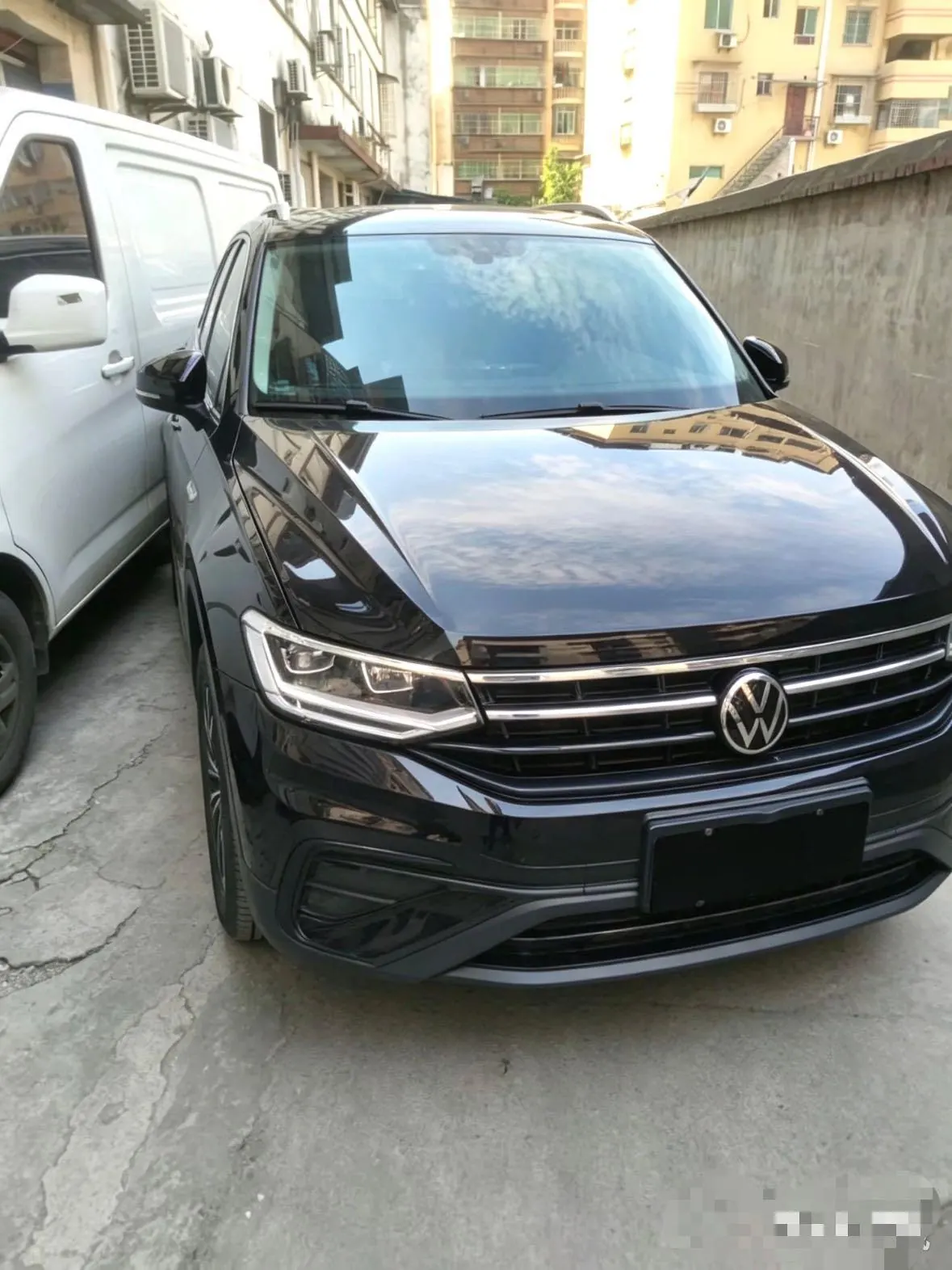Volkswagen 2024 Tiguan L 1.5TSI 300TSI Two‑Wheel‑Drive Longteng Edition Automatic Transmission 3
