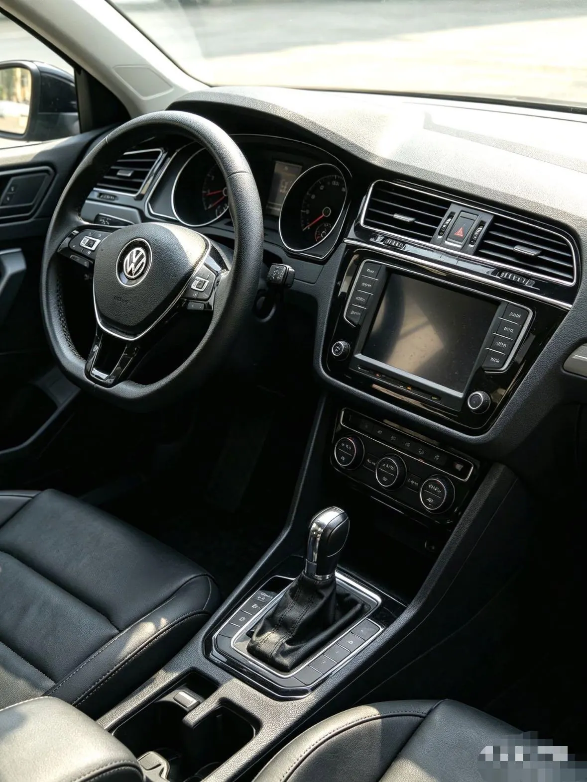 Volkswagen 2024 Tiguan L 1.5TSI 300TSI Two‑Wheel‑Drive Longteng Edition Automatic Transmission 6