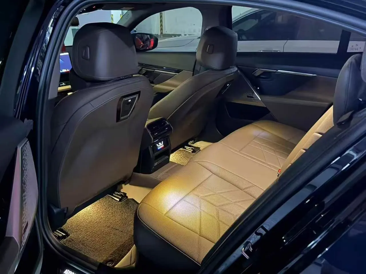 BMW 5 Series 2026 model 530Li 48V 2.0T Leading Edition M Sport Package Automatic 3