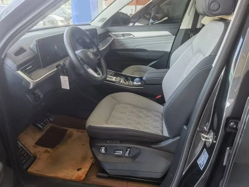 Volkswagen 2023 model tour R-Line 2.0TSI 380TSI four-wheel drive tour version automatic gear 3
