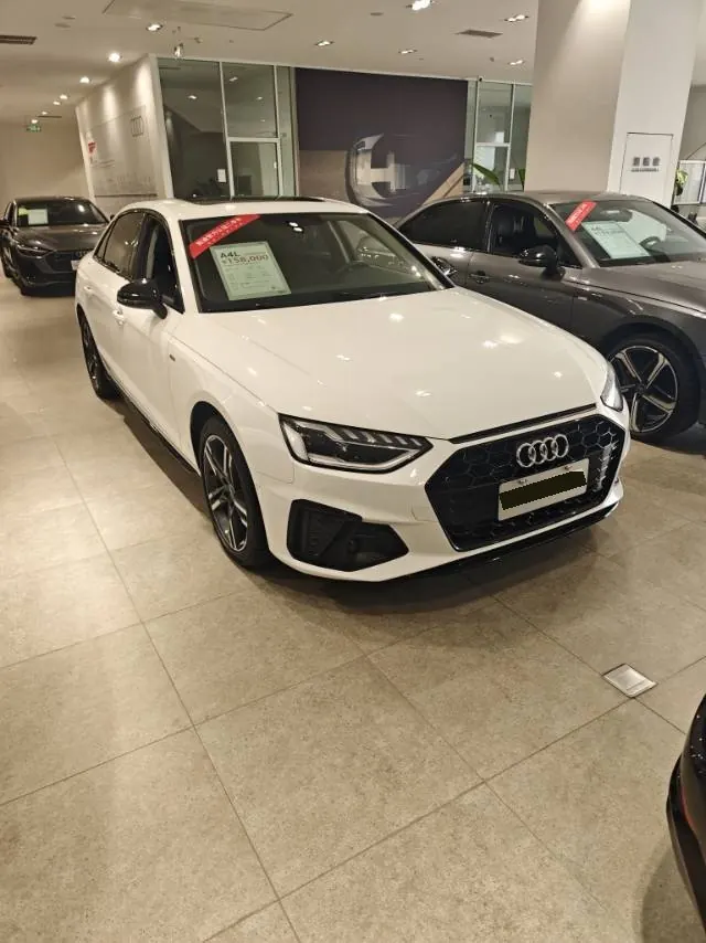 Audi 2023 A4L 2.0TFSI 40TFSI Deluxe Dynamic Automatic 2