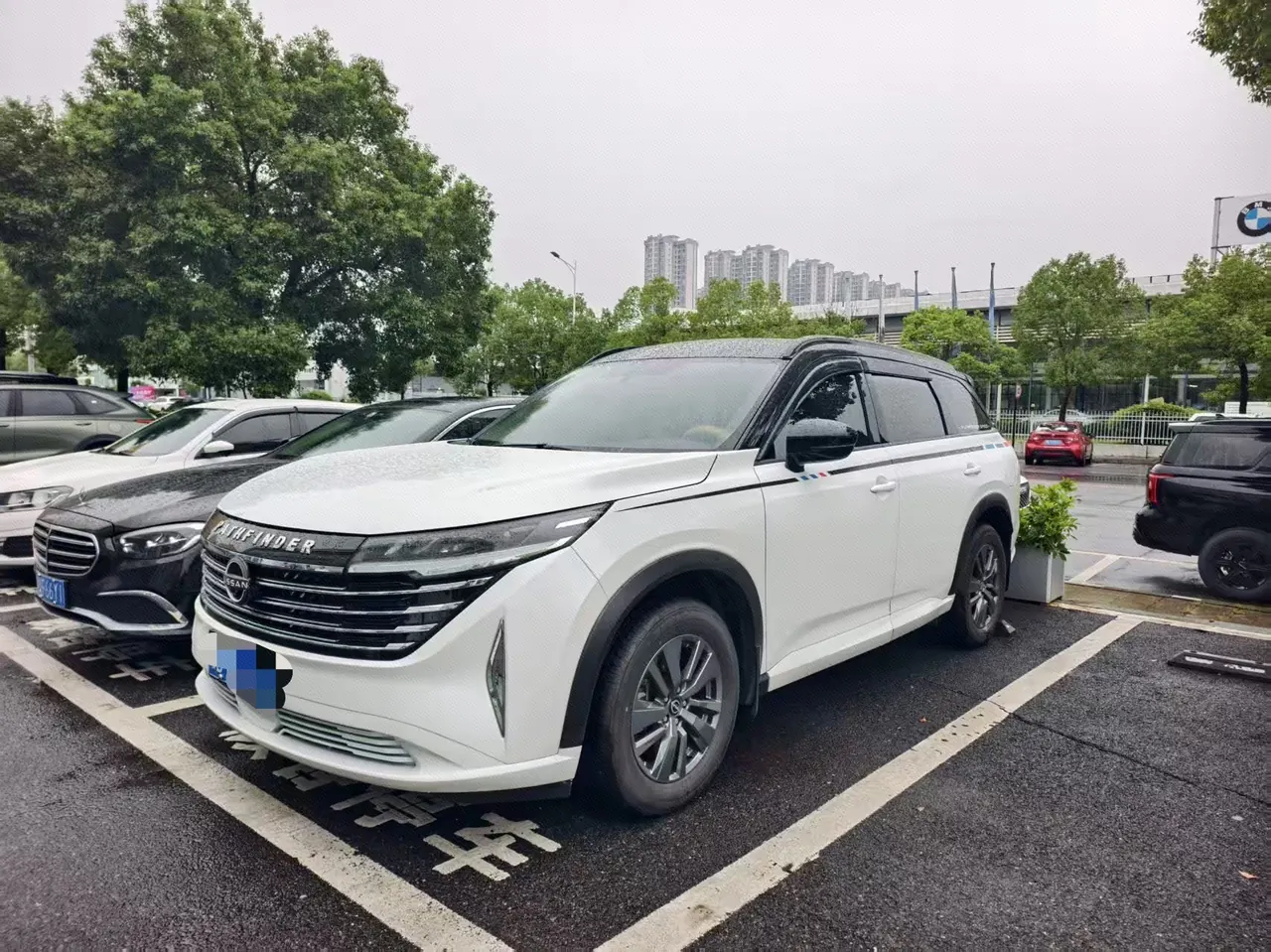 Nissan 2024 Tanlu 2.0T 380VC-TURBO Two-Drive Zhishang Edition 7-seat Automatic Gear - View 1
