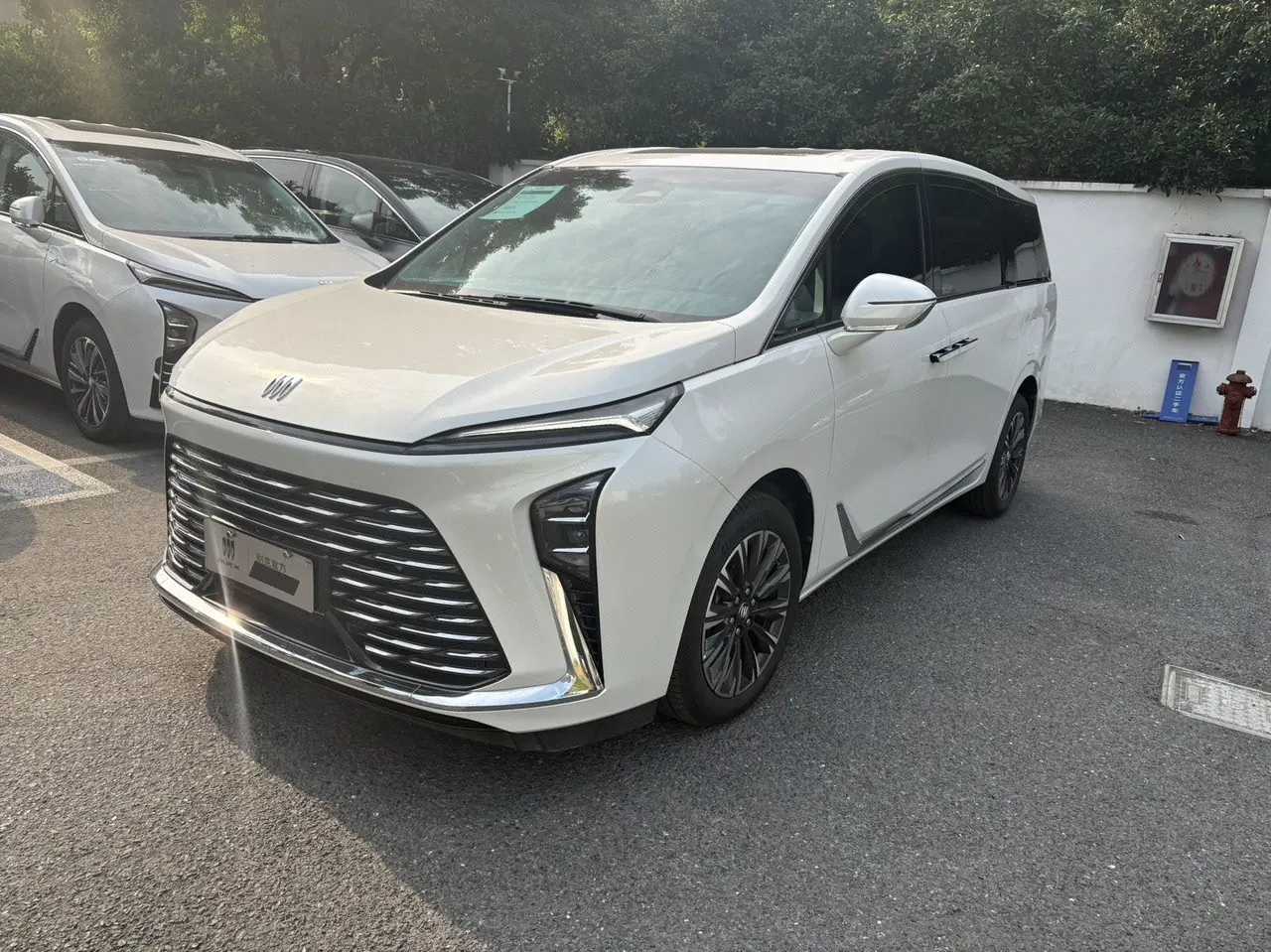 Open image lightbox: Buick 2025 GL8 ES Lu Zun 48V 2.0T Premium Edition Automatic Gear