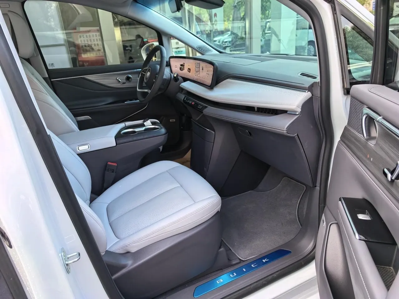 Buick 2025 GL8 ES Lu Zun 48V 2.0T Premium Edition Automatic Gear 4