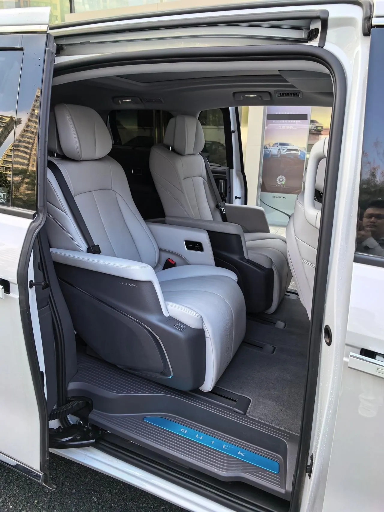 Buick 2025 GL8 ES Lu Zun 48V 2.0T Premium Edition Automatic Gear 7