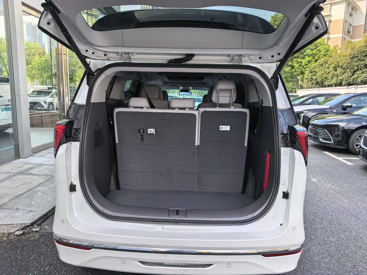 Buick 2025 GL8 ES Lu Zun 48V 2.0T Premium Edition Automatic Gear 8