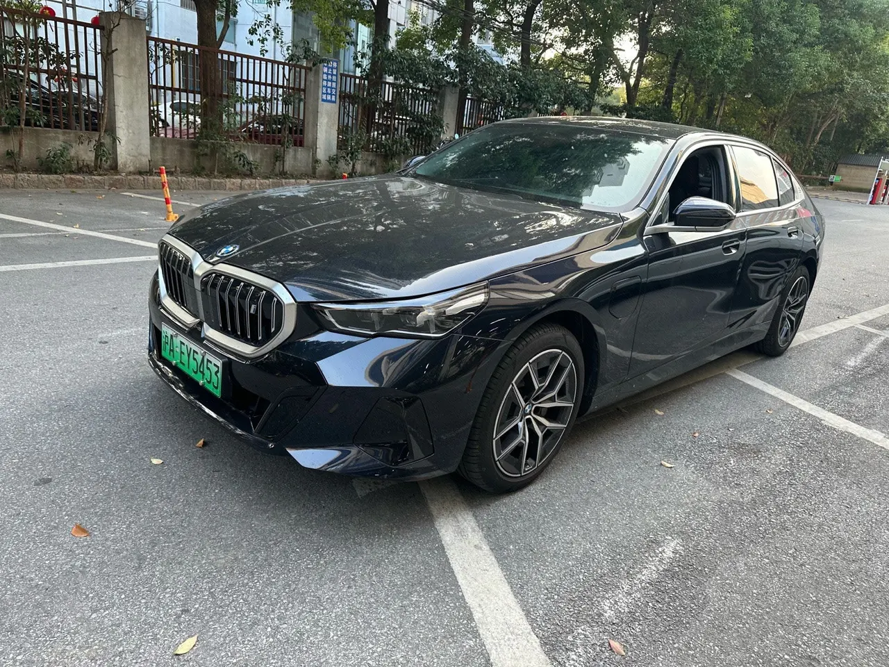 BMW 2026 i5 eDrive 40L M sports suit automatic gear - View 1
