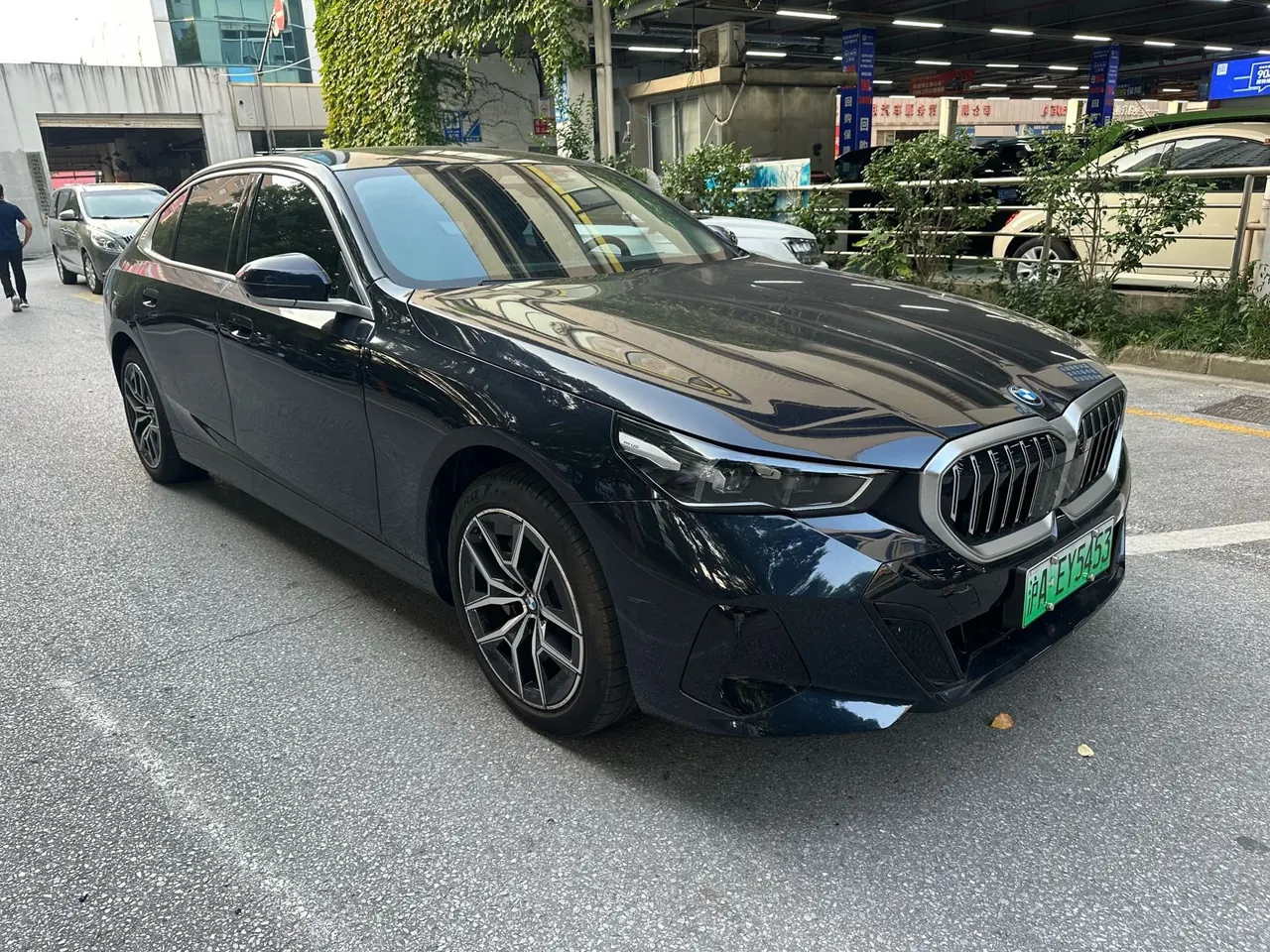 BMW 2026 i5 eDrive 40L M sports suit automatic gear 3