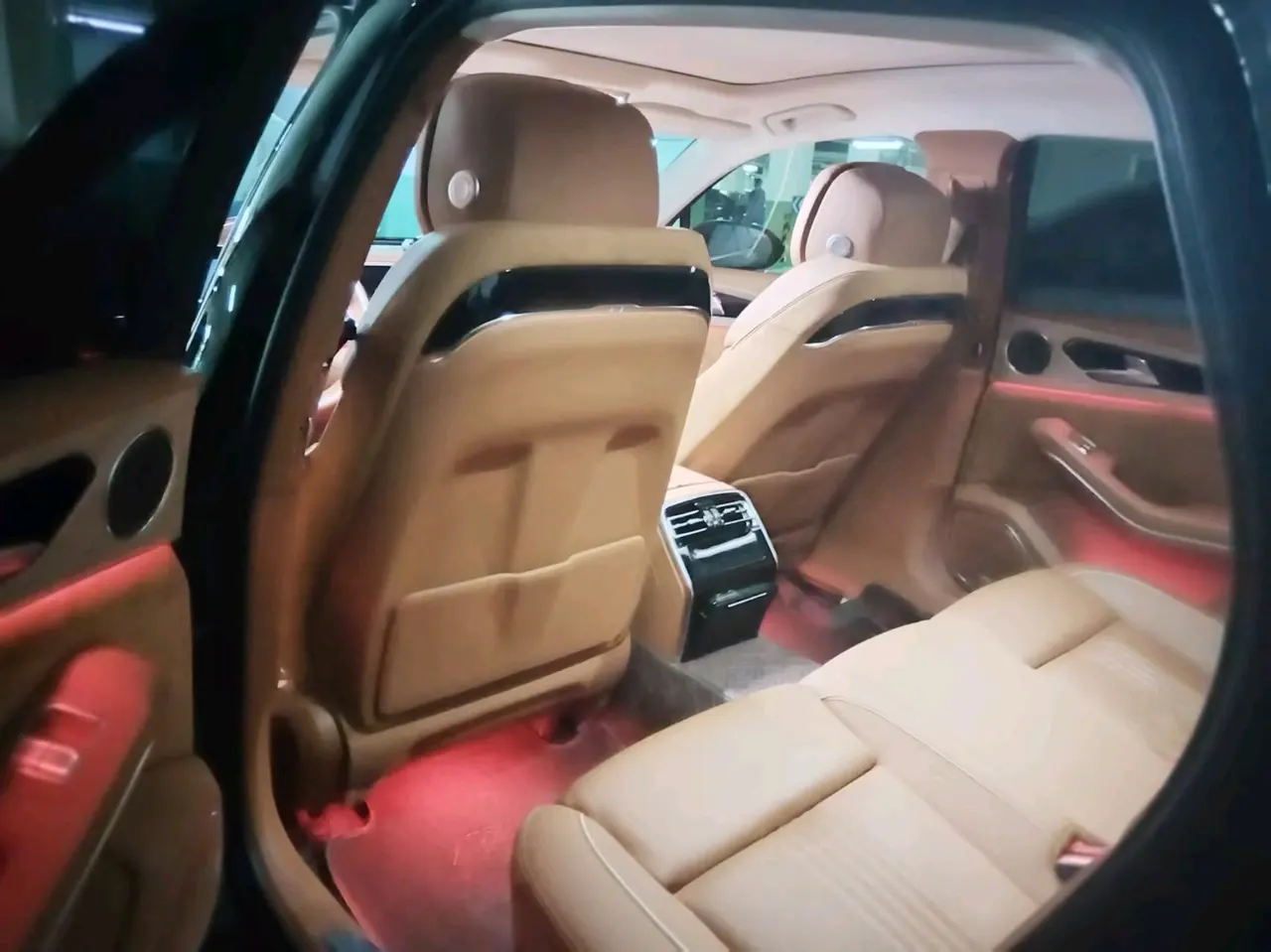 HongQi 2020 H9 3.0T Zhilian Qi Chang Edition Automatic Gear 3