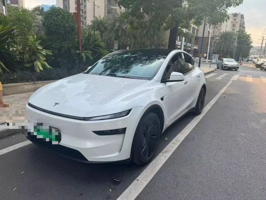 Open image lightbox: Tesla 2026 Model Y Long Range Rear-Wheel-Drive Automatic