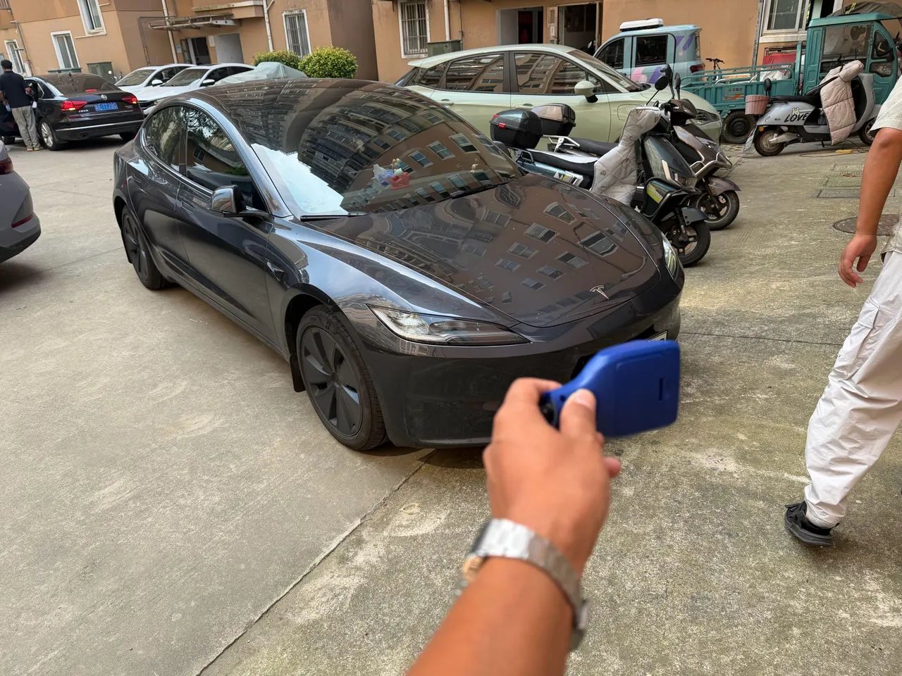 Tesla 2025 Model 3 rear-wheel drive version of automatic transmission 2