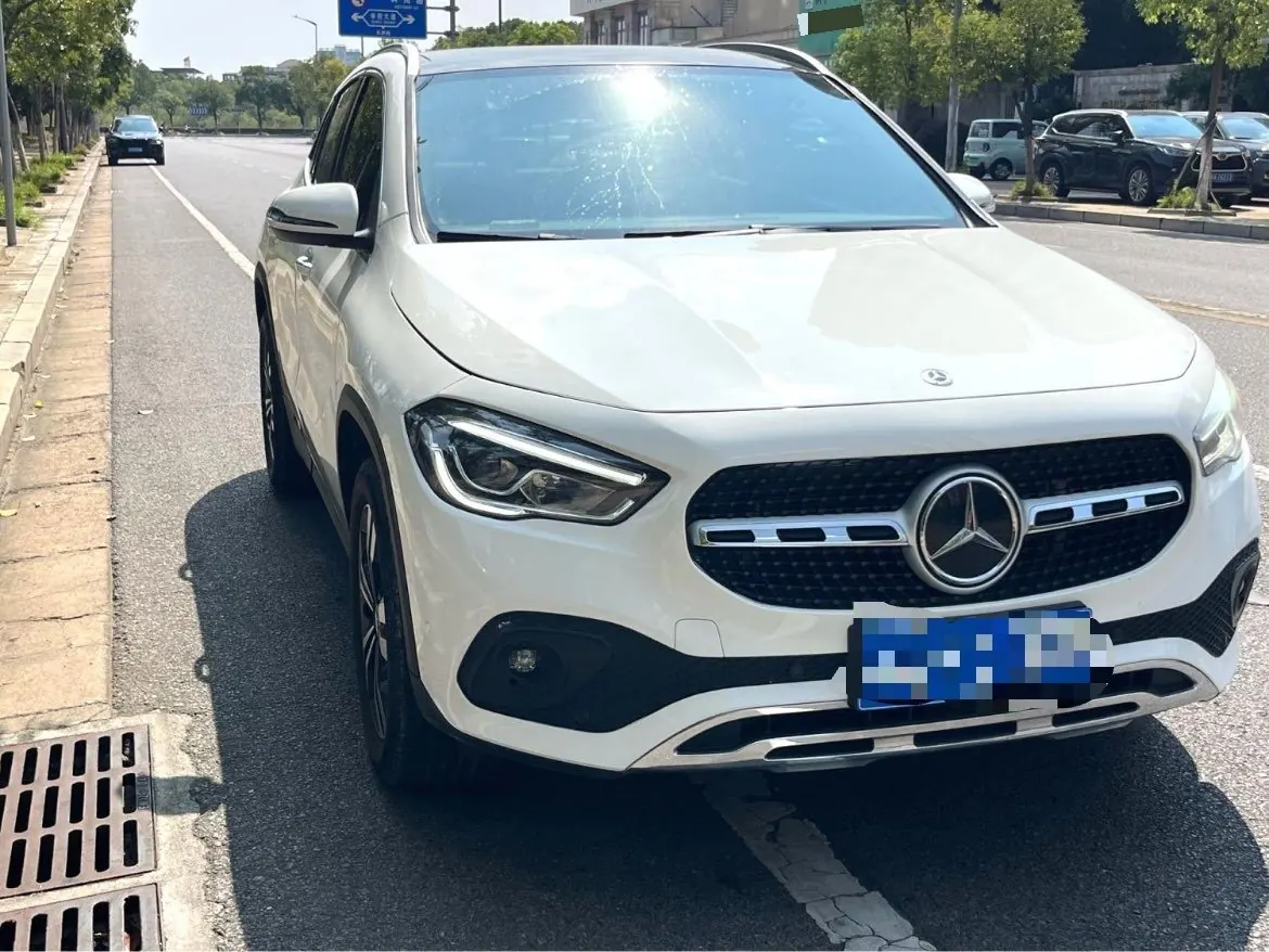 Mercedes Benz 2020 GLA 200 1.3T automatic gear 2