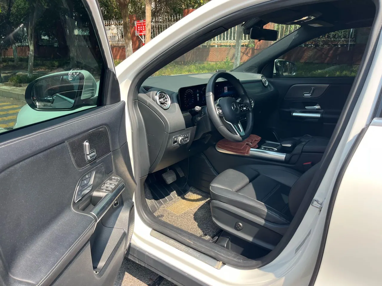 Mercedes Benz 2020 GLA 200 1.3T automatic gear 5