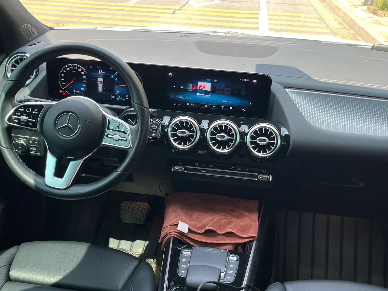 Mercedes Benz 2020 GLA 200 1.3T automatic gear 8