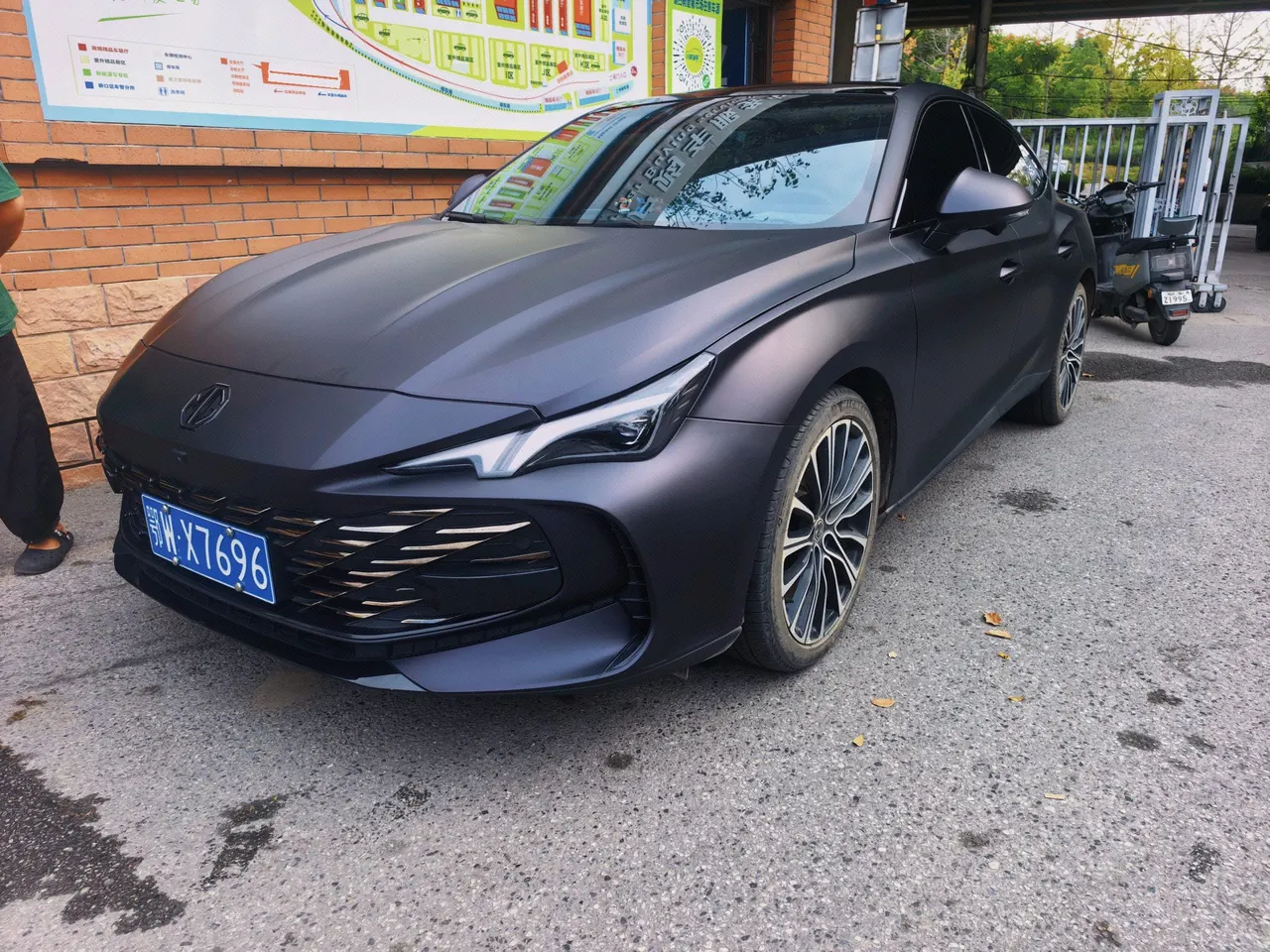 Открыть галерею: MG 2023 MG7 2.0T Beauty Hunting Luxury Edition Automatic Gear