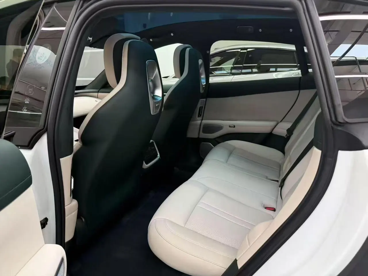 MI 2025 YU7 Long Endurance High Performance Four-wheel Drive Max Edition Automatic Gear 2