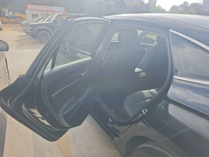 Volkswagen 2025 Passat Pro 2.0TSI 380TSI Long Yao Edition Automatic 5