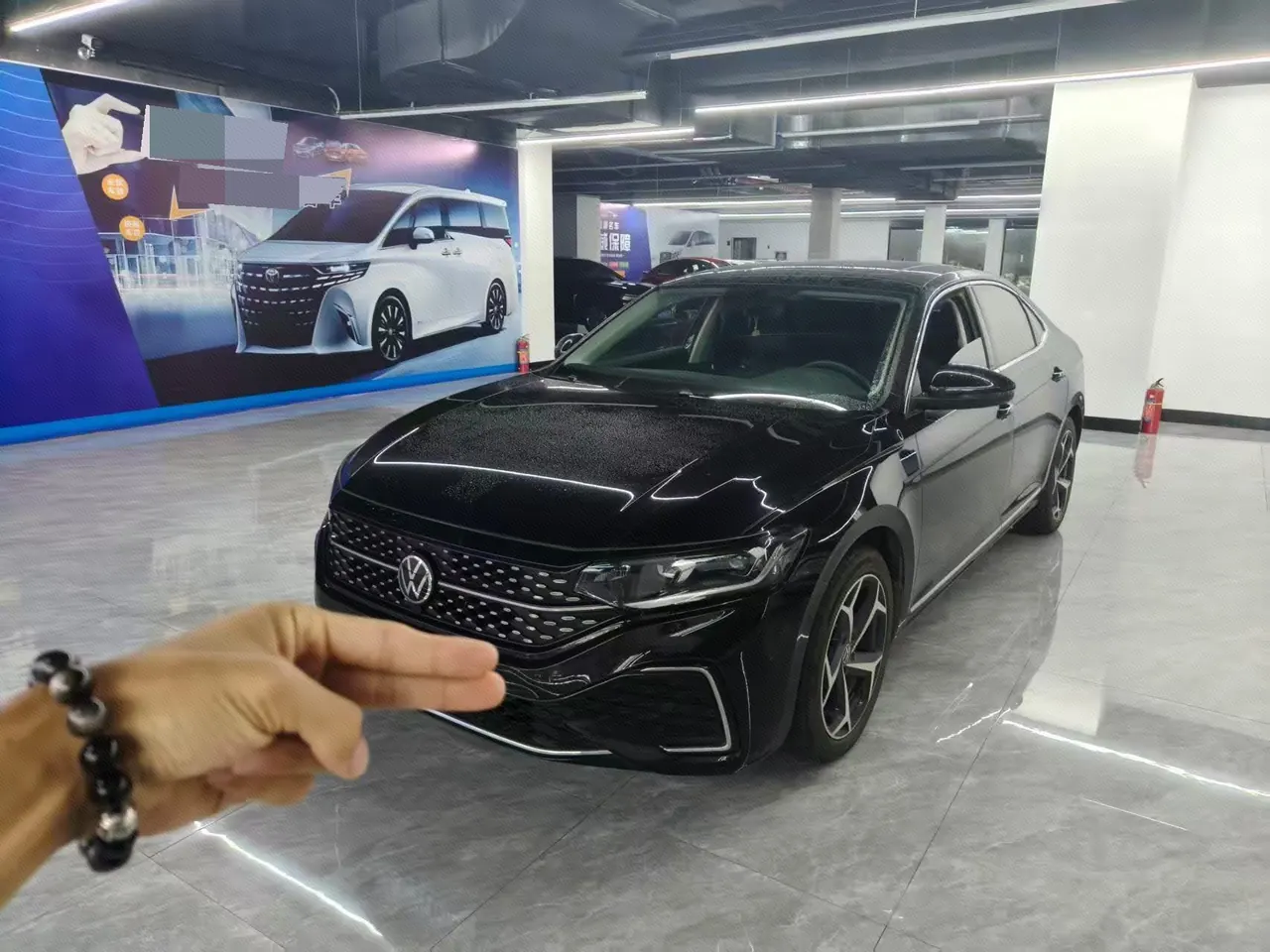 Open image lightbox: Volkswagen 2025 Passat 2.0TSI 330TSI outstanding star elite edition automatic gear