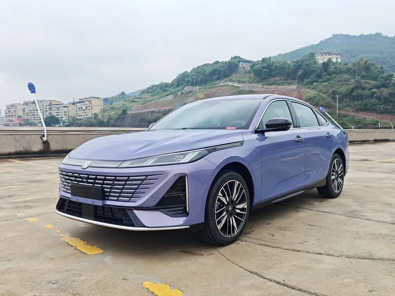 Open image lightbox: ChangAn 2026 Yidong HEV 1.5 Blue Whale Super Qing Zhixiang Automatic Gear