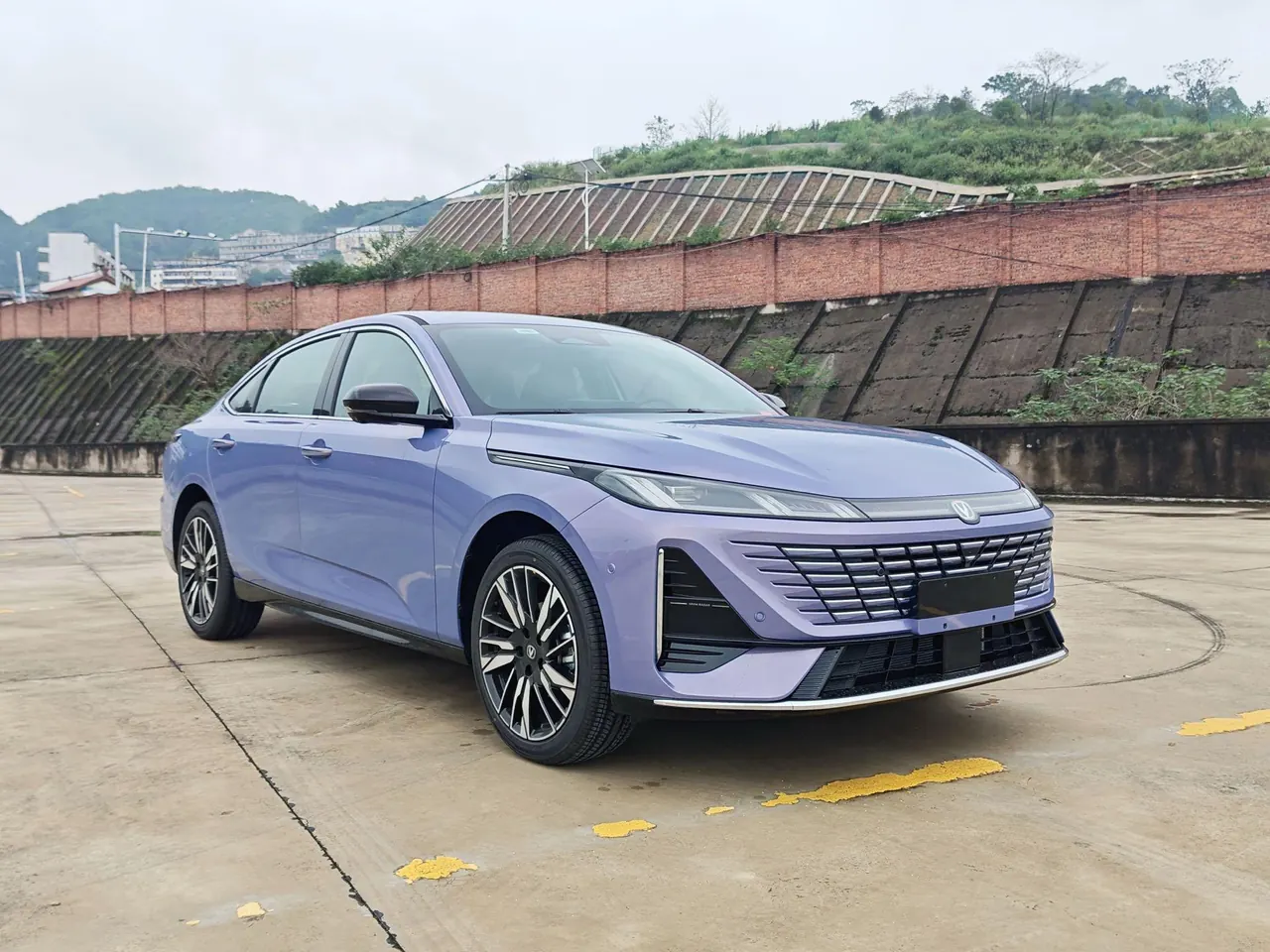 ChangAn 2026 Yidong HEV 1.5 Blue Whale Super Qing Zhixiang Automatic Gear 3