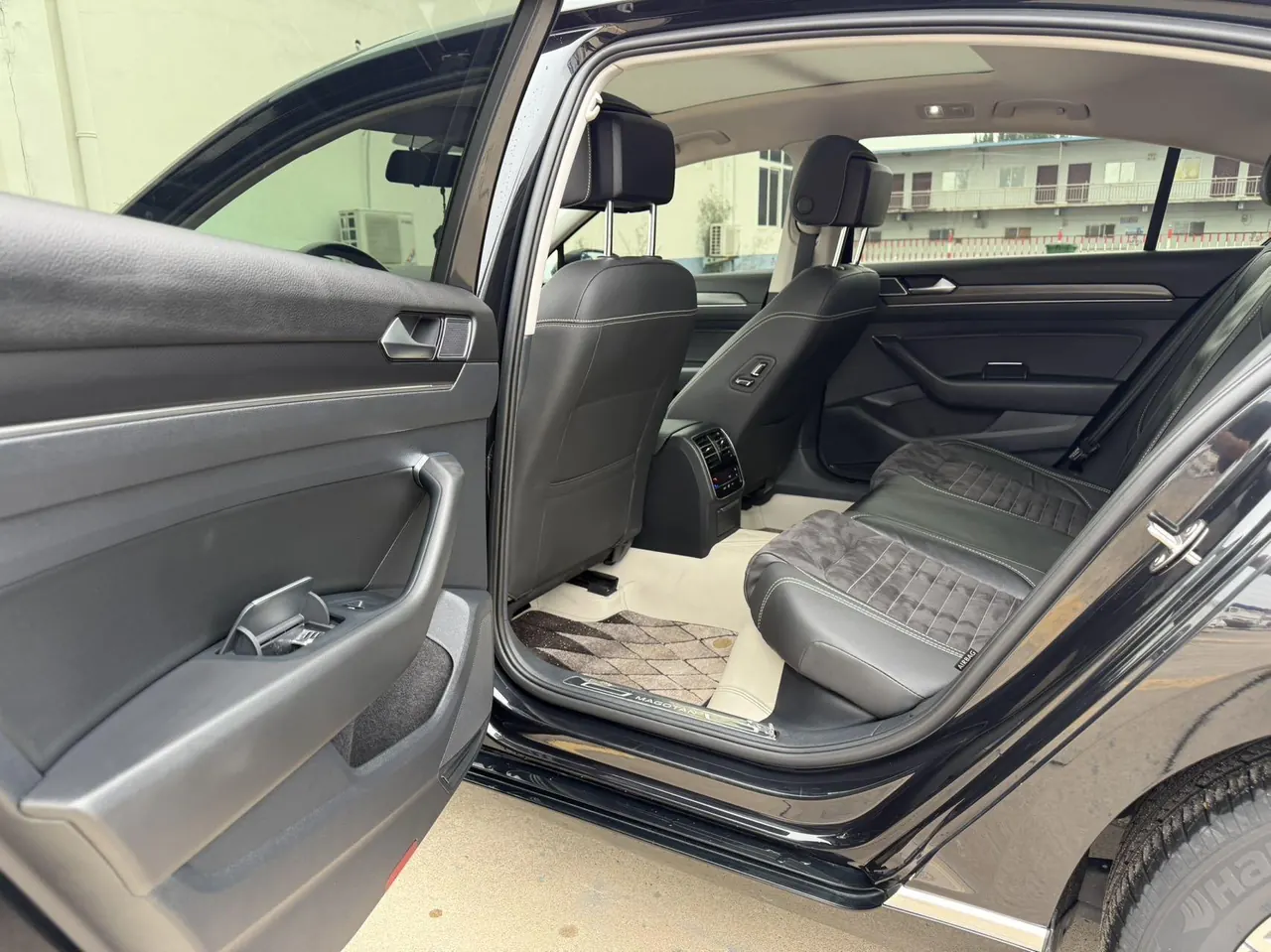 Volkswagen 2020 Magotan 2.0TSI 330TSI luxury automatic transmission 5