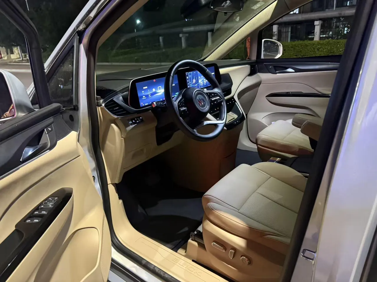 Buick 2025 GL8 Lu Shang 1.5T Premium Edition 7-seat Automatic Gear 6