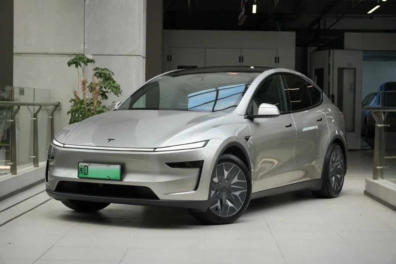 打开图片灯箱:Tesla 2025 Model Y L Long Endurance All-Wheel Drive Automatic Transmission
