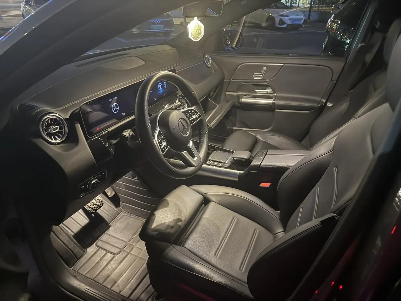 Mercedes Benz 2020 GLA 200 1.3T automatic gear 4