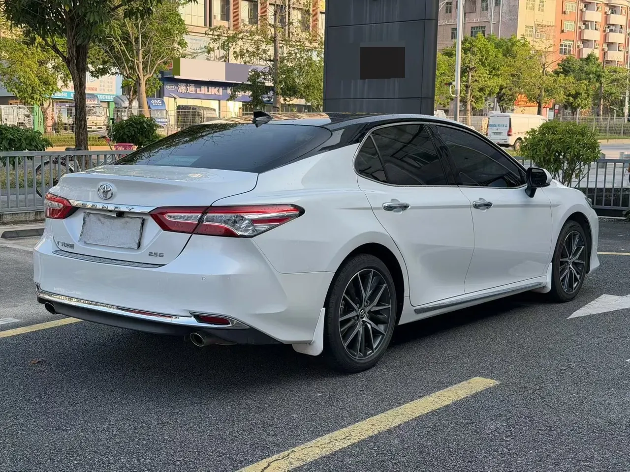 Toyota 2023 Camry 2.5G Deluxe Edition Automatic Gear 3