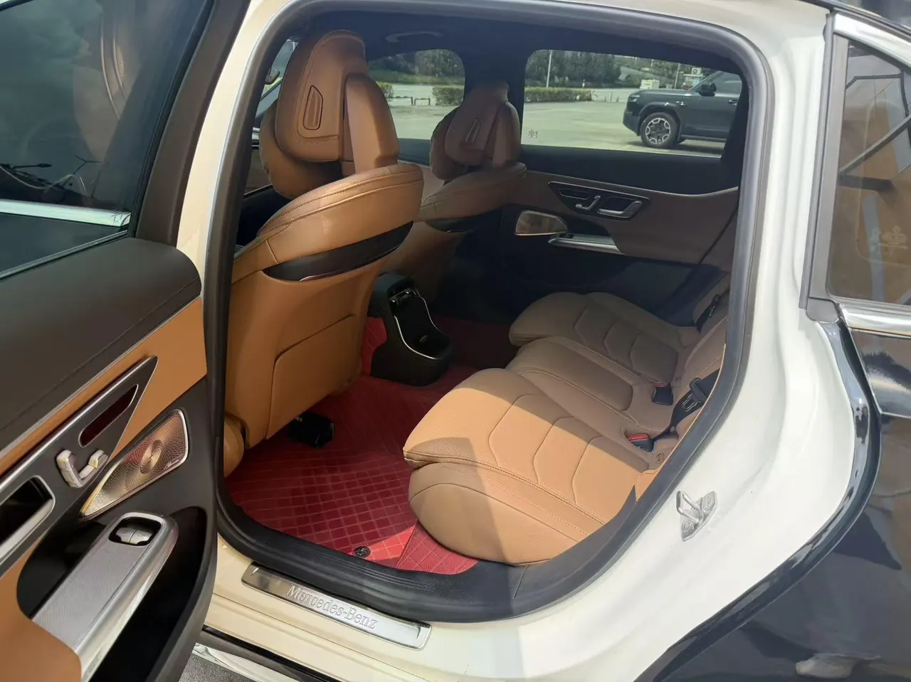 Mercedes Benz E Class 2025 E 300 L 48V 2.0T Luxury Automatic Gear 5