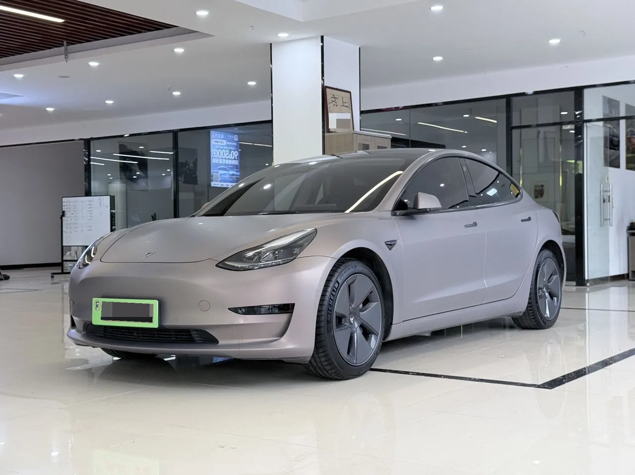 Open image lightbox: Tesla 2022 Model 3 rear-wheel drive version of automatic transmission
