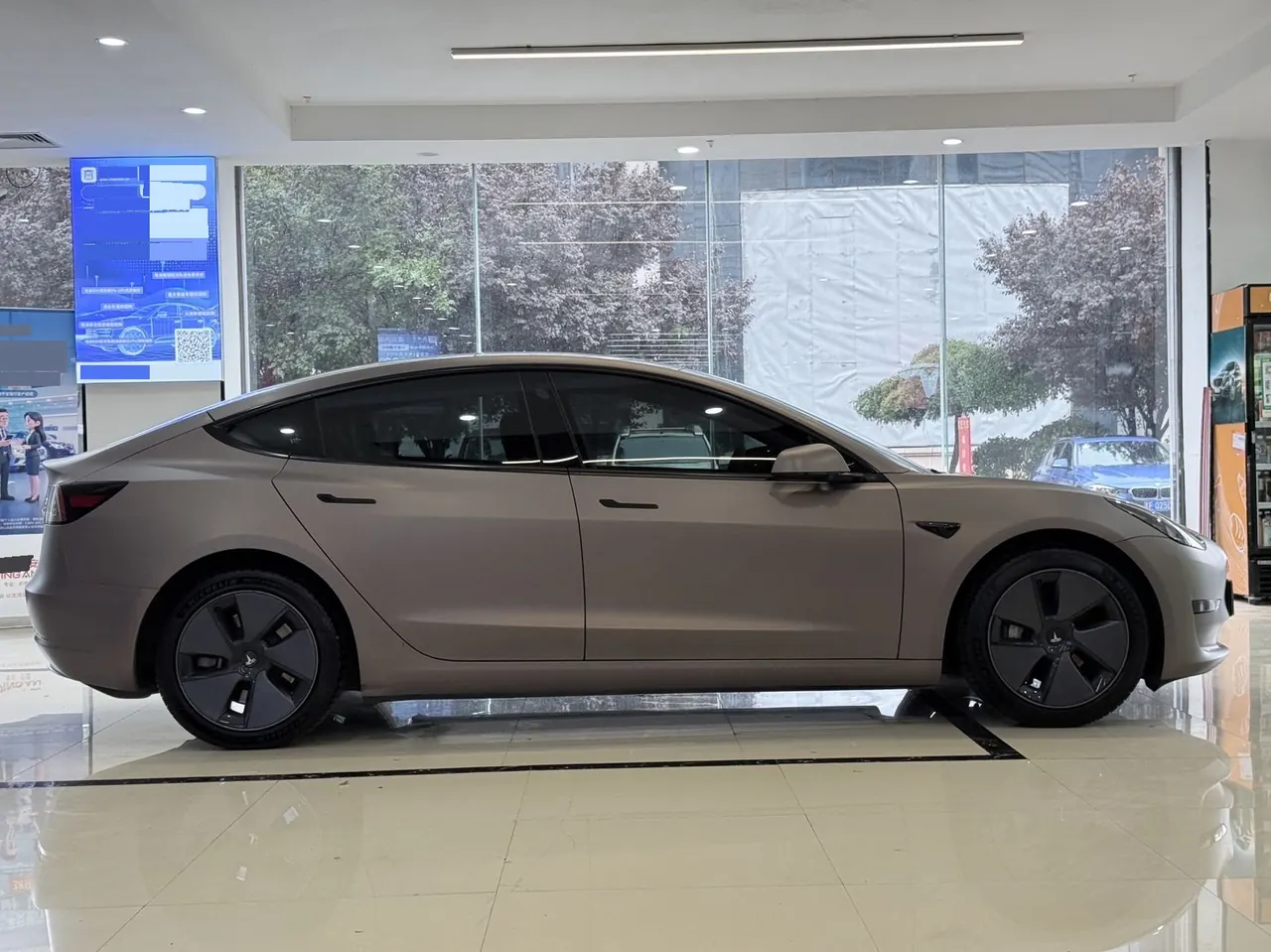Tesla 2022 Model 3 rear-wheel drive version of automatic transmission 3