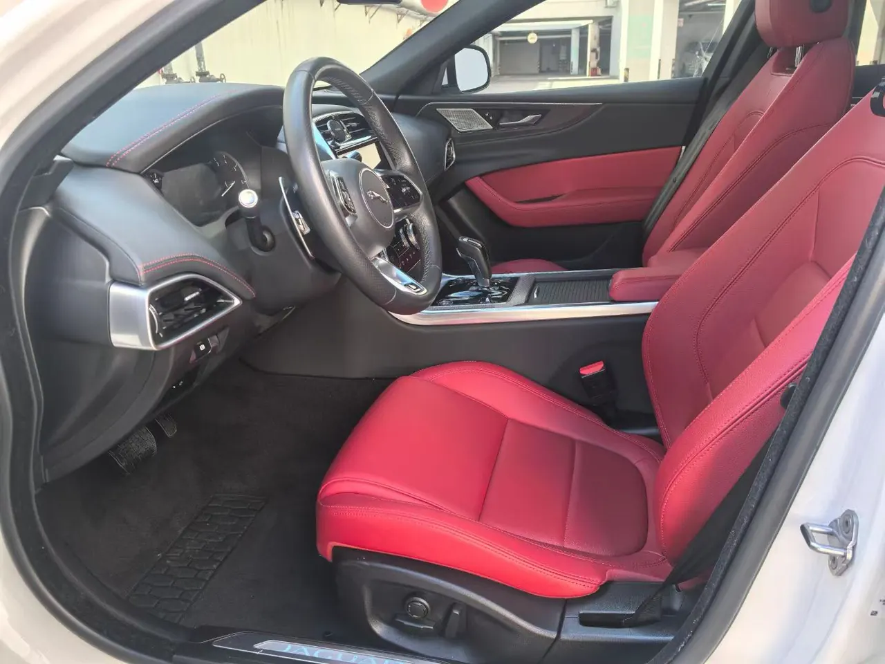 Jaguar 2020 XEL 2.0T 200PS R-DYNAMIC S Enterprising Sports Edition Automatic Gear 3