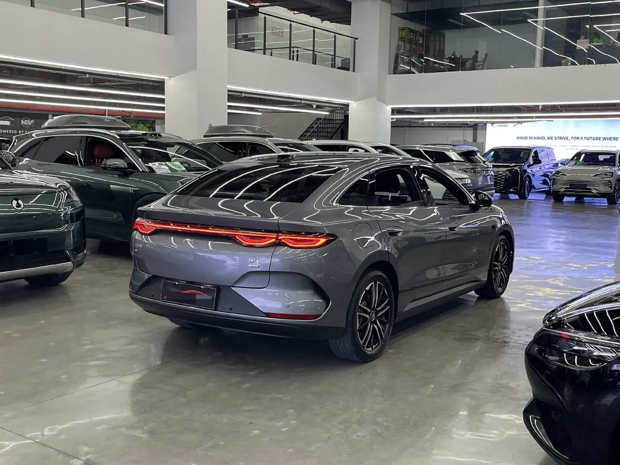 BYD 2025 Qin L EV 545KM cloud chariot type automatic gear 8