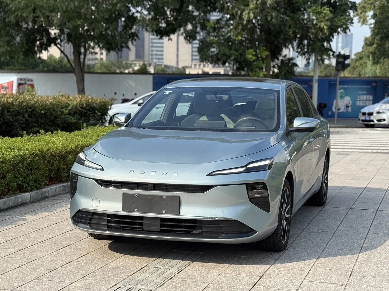 Open image lightbox: Roewe 2025 D6 520km Luxury Edition Automatic