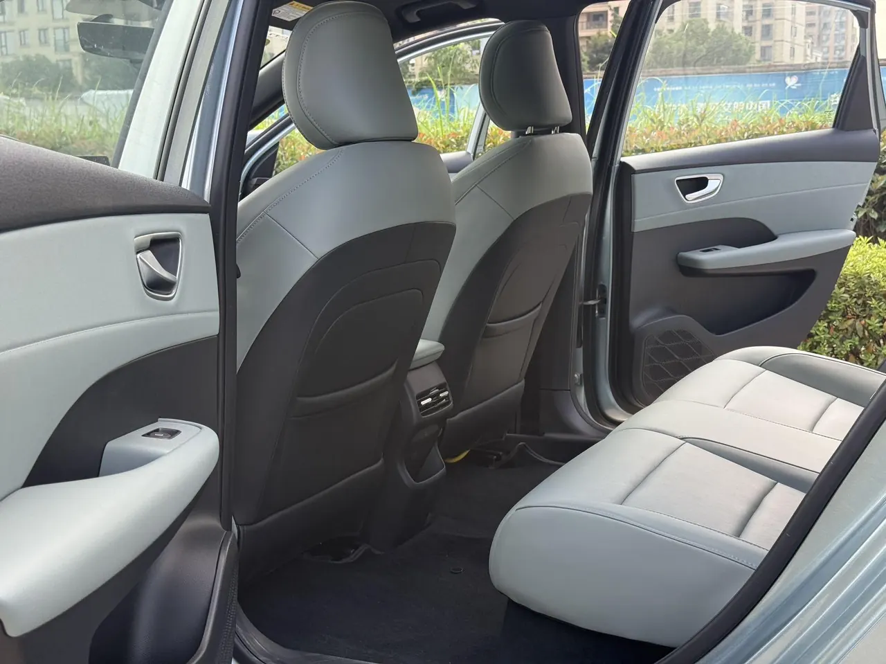 Roewe 2025 D6 520km Luxury Edition Automatic 4