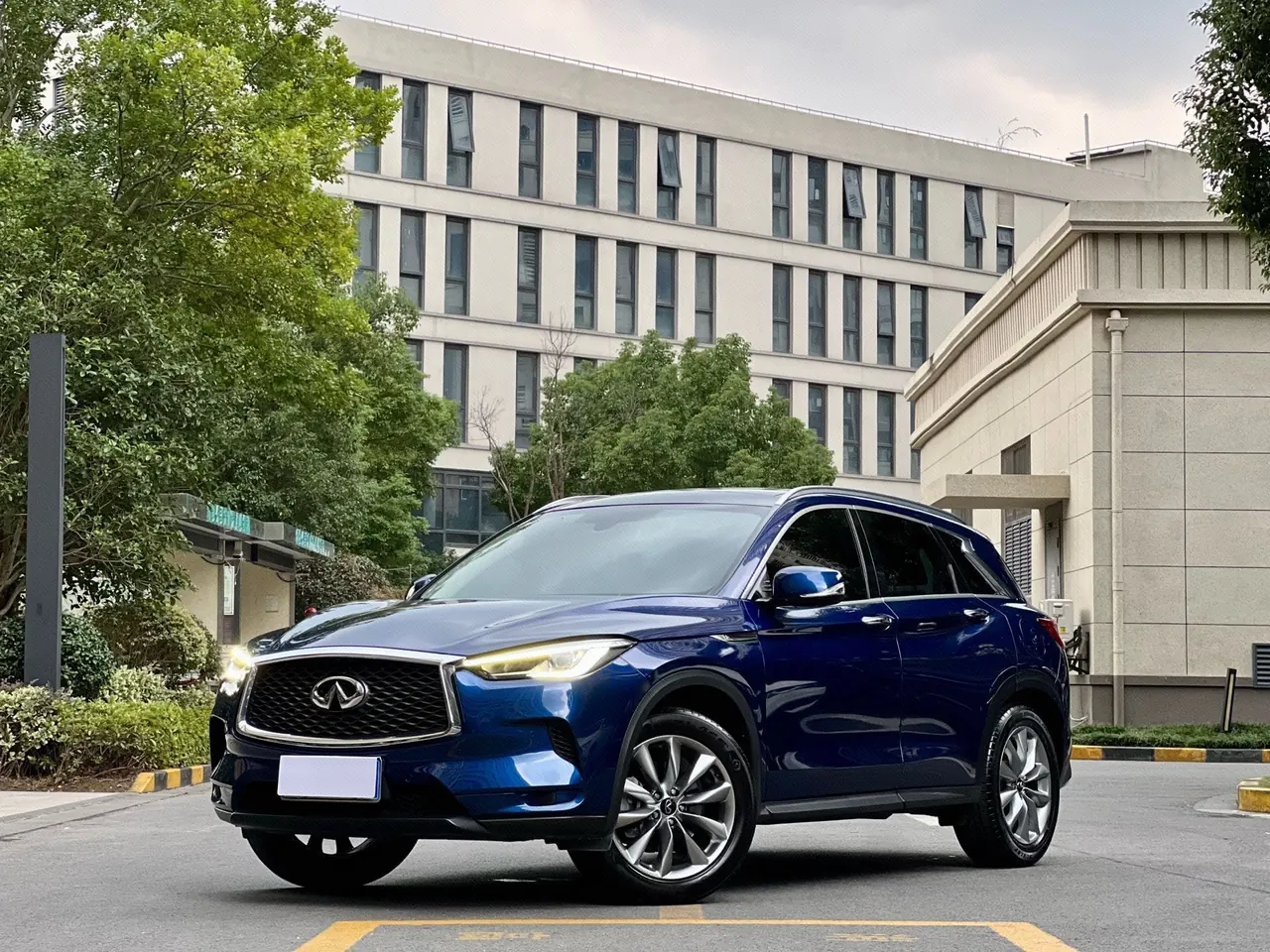 Infiniti 2020 QX50 2.0T Stepless Four-wheel Drive Elite Edition Automatic Gear - View 1