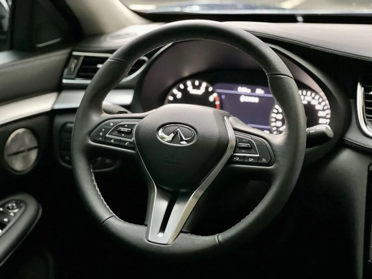 Infiniti 2020 QX50 2.0T Stepless Four-wheel Drive Elite Edition Automatic Gear 12